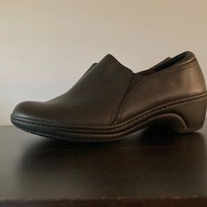 Clarks Slip Resistant Size 7